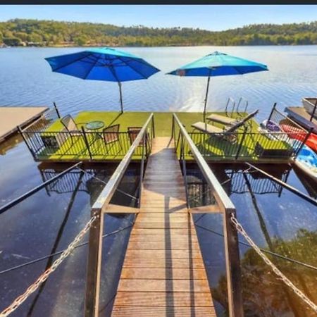 Rumah Surgah On Lake Bennett Villa Екстериор снимка